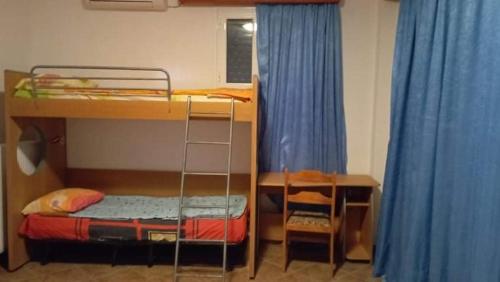 Ein Etagenbett oder Etagenbetten in einem Zimmer der Unterkunft Melana Apartment
