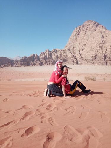 Tetamu yang menginap di Zarb Desert Camp