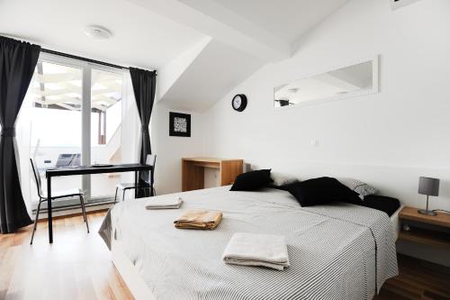 Posteľ alebo postele v izbe v ubytovaní Apartments Hills