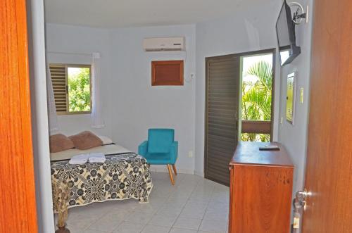 Televisyen dan/atau pusat hiburan di La Ferrugem Suites - 100 mts da Praia