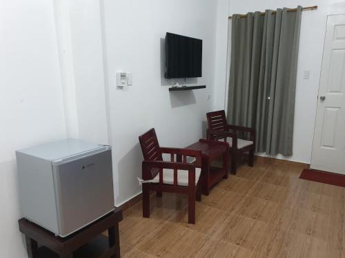Televízia a/alebo spoločenská miestnosť v ubytovaní Pentaqua -Dineros Guest House