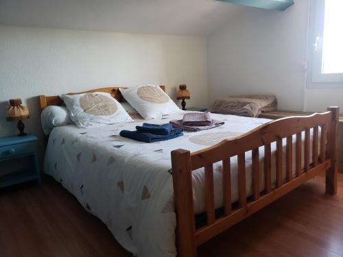 A bed or beds in a room at Rêve Bleu, Maison T3 Frontignan Plage avec Jardin, Mer à 250m, Clim & Parking