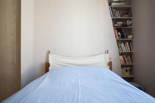 Кровать или кровати в номере Amazing 1 Bedroom Apartment at Abbesses