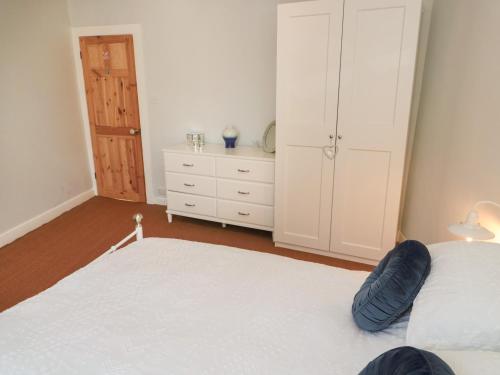 Una cama o camas en una habitación de The Bield