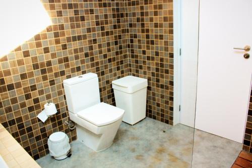 Bilik mandi di Casa do Faqueiro de Casas Brioso