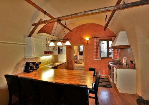 a kitchen and dining room with a wooden table at Das Hof Chalet in Ehrwald