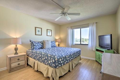 Ένα ή περισσότερα κρεβάτια σε δωμάτιο στο St Augustine Condo with Pool and Direct Beach Access!