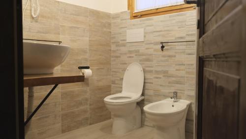 a bathroom with a toilet and a sink at B&B Il Pittore in Borgo San Lorenzo