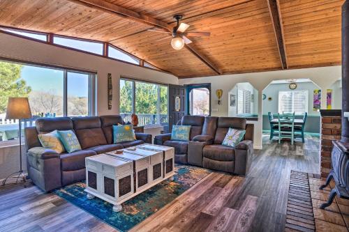 Colorful Cottonwood Home Walk to Verde River!