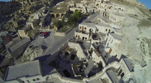 Una vista aérea de Phocas Cave Suites