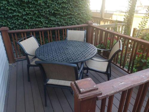 Stylish 2-bedroom Flat in Lincoln Park