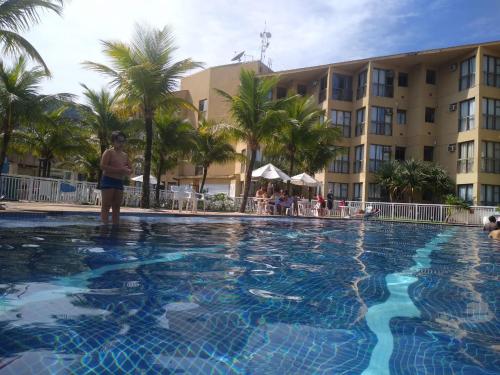 Bazén v ubytování apartamento na Reserva do Sahy em Mangaratiba RJ nebo v jeho okolí