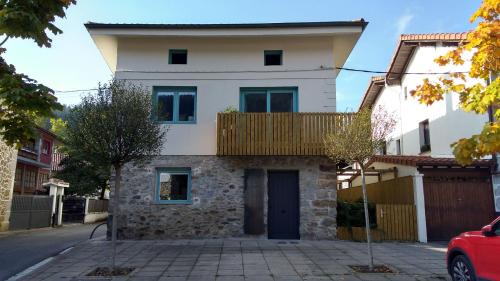 a house with a balcony on top of it at Casa rural Goiko Errota landetxea in Arrasate - Mondragon