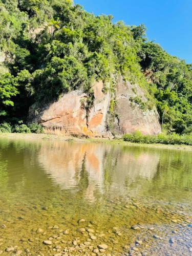 a mountain reflecting in a body of water at hotel fazenda vale real in Nova Petrópolis