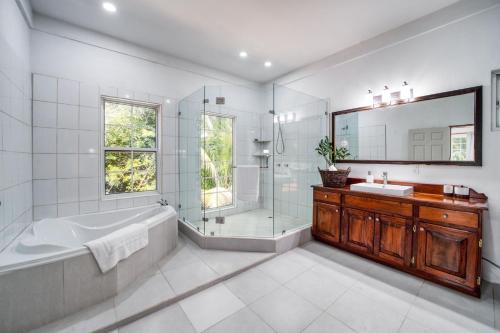 Villa Massis Luxury Villas tesisinde bir banyo
