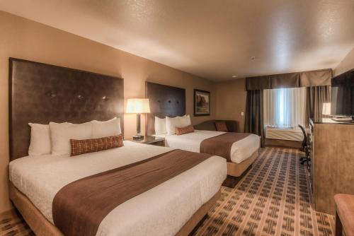 a hotel room with two beds and a television at Best Western Plus Yakima Hotel in Yakima