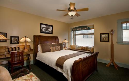 a bedroom with a bed and a ceiling fan at 1906 Lodge in San Diego