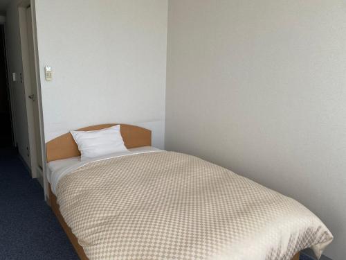 Una cama o camas en una habitación de 湘南リリーフ