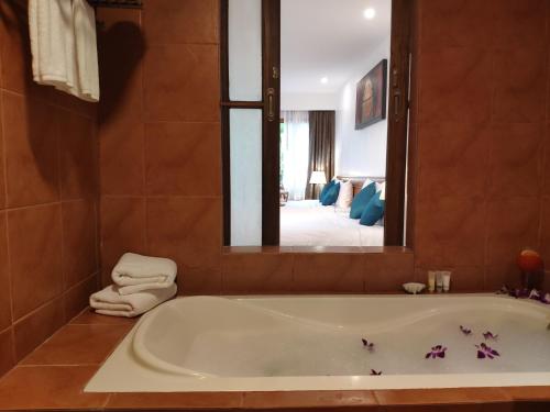 Koupelna v ubytování Seaview Resort Khao Lak - SHA Plus