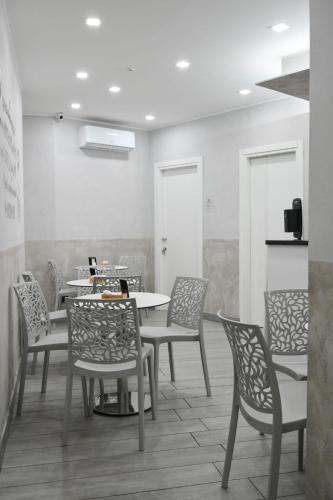 a restaurant with tables and chairs in a room at B&B The Dream in Cosenza
