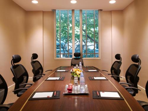 a conference room with a long table and chairs at Rendezvous Hotel Singapore by Far East Hospitality in Singapore