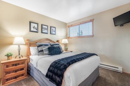 a bedroom with a large bed and a television at Courchevel 14 Remodeled Light and Bright Mountain Cabin, Walk to Canyon Lodge Slopes in Mammoth Lakes