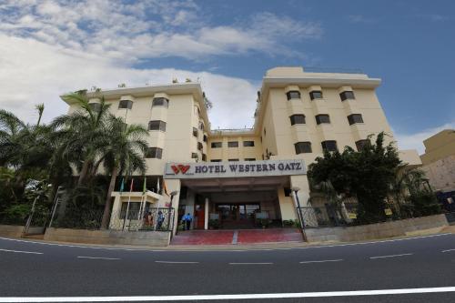 a building on the side of a street at Hotel Western Gatz in Theni