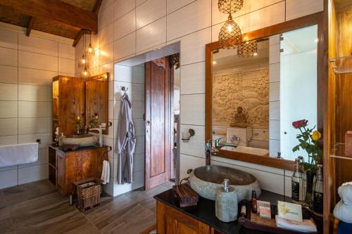 a bathroom with two sinks and a large mirror at The Zarafa in Hazyview