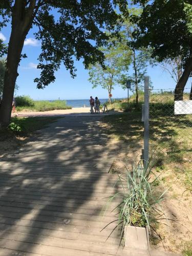 people walking down a path near the beach at Sopot 34 przy plaży in Sopot