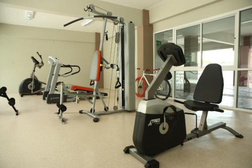 Fitness centrum a/nebo fitness zařízení v ubytování Burapha Bangsaen Garden Apartment