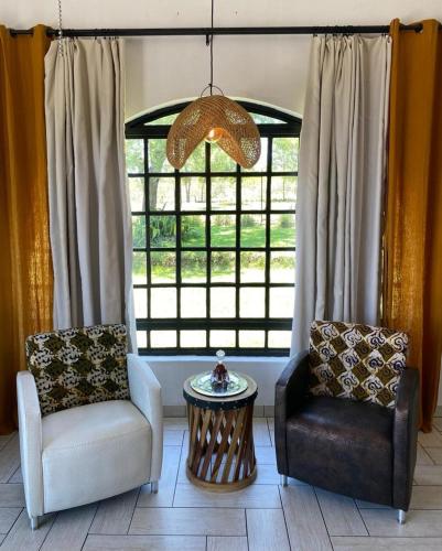 Ruang duduk di hippomoon lodge game reserve
