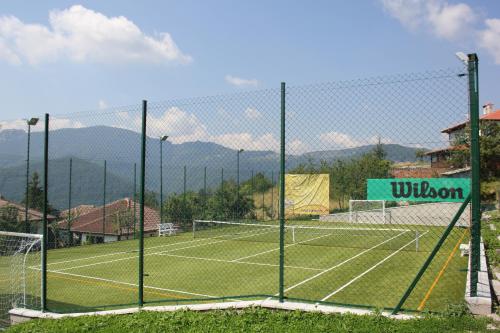 Tenis dan/atau kemudahan skuasy di Rhodopes Legends atau berdekatan