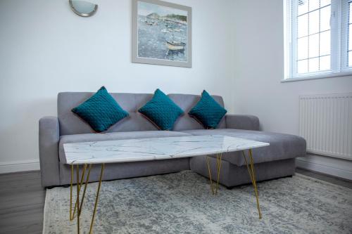 a living room with a couch with a coffee table at Modern Townhouse Apartment with FREE Parking, Wifi & Netflix in Stratford-upon-Avon