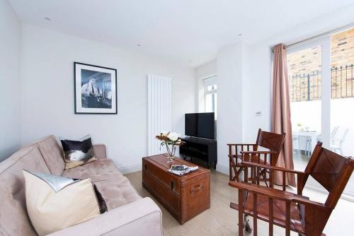 TV/Unterhaltungsangebot in der Unterkunft Beautiful 2BR flat with free parking in West London