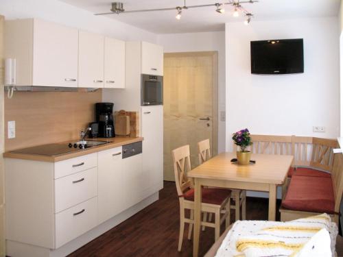 Kuchyňa alebo kuchynka v ubytovaní Apartment Granat by Interhome