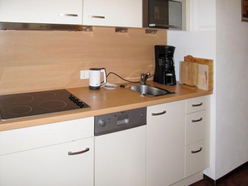 Kuchyňa alebo kuchynka v ubytovaní Apartment Bergkristall by Interhome