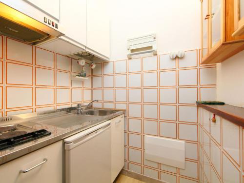 Virtuvė arba virtuvėlė apgyvendinimo įstaigoje Apartment Pantheon by Interhome