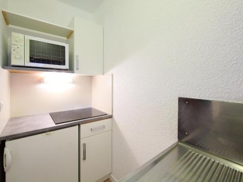 Dapur atau dapur kecil di Apartment Jonquilles-7 by Interhome