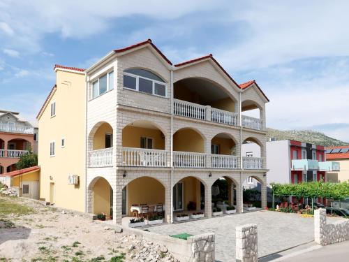 Budova, kde se apartmán nachází