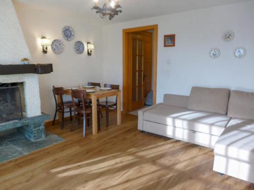 Χώρος καθιστικού στο Apartment Le Mont Blanc 8 by Interhome