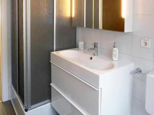 Koupelna v ubytování Apartment Vermala Soleil B1 by Interhome