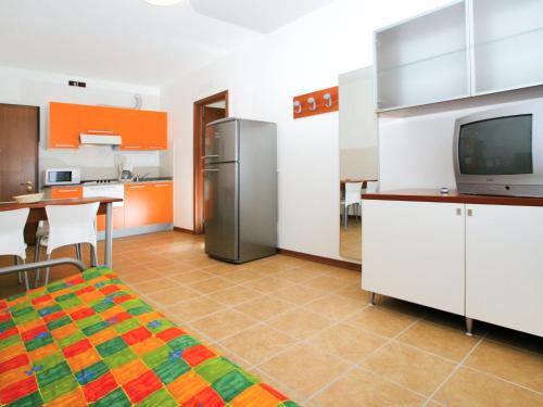 Кухня или мини-кухня в Apartment Le Farnie - CAO421 by Interhome
