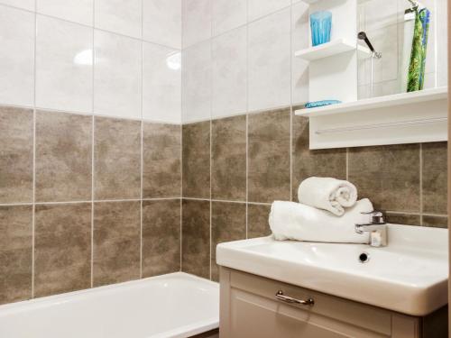 Apartment Le Prariond - Val Claret-6 by Interhome