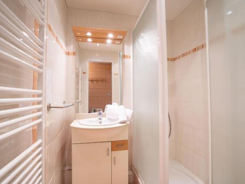 Apartment Le Hameau du Borsat - Val Claret-1 by Interhome
