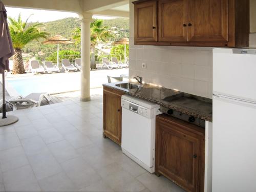 Ett kök eller pentry på Holiday Home Villa Ottavi - TAR140 by Interhome