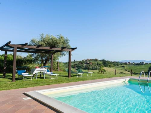 Bazén v ubytovaní Holiday Home Borgo del Papa by Interhome alebo v jeho blízkosti