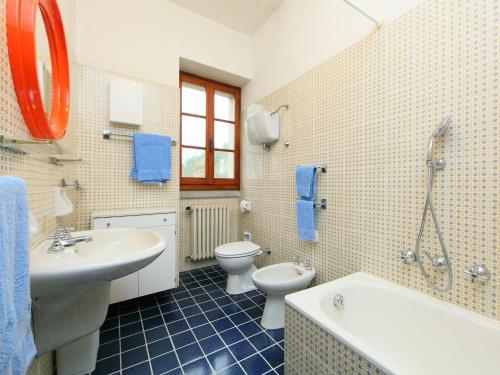 a bathroom with a sink and a toilet and a tub at Holiday Home Montebello by Interhome in Monterchi