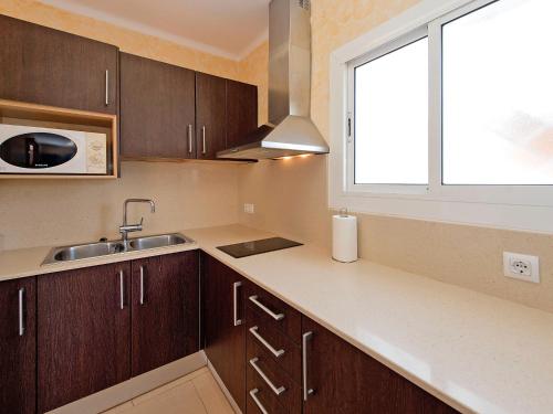 Kuchyň nebo kuchyňský kout v ubytování Holiday Home Estiu by Interhome