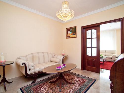 Apartment Pg Gracia - Valencia by Interhome