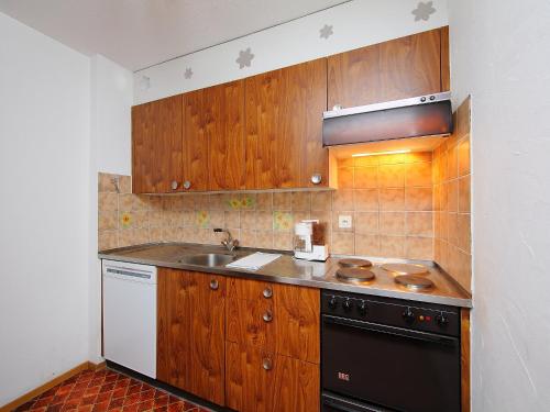 Dapur atau dapur kecil di Apartment Allod-Park-7 by Interhome